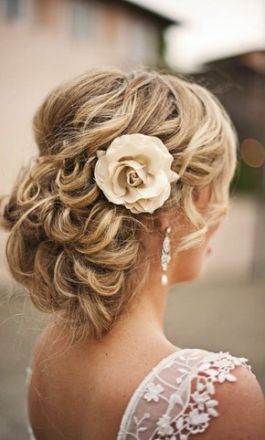 Photo of Bride with hair half up and flower